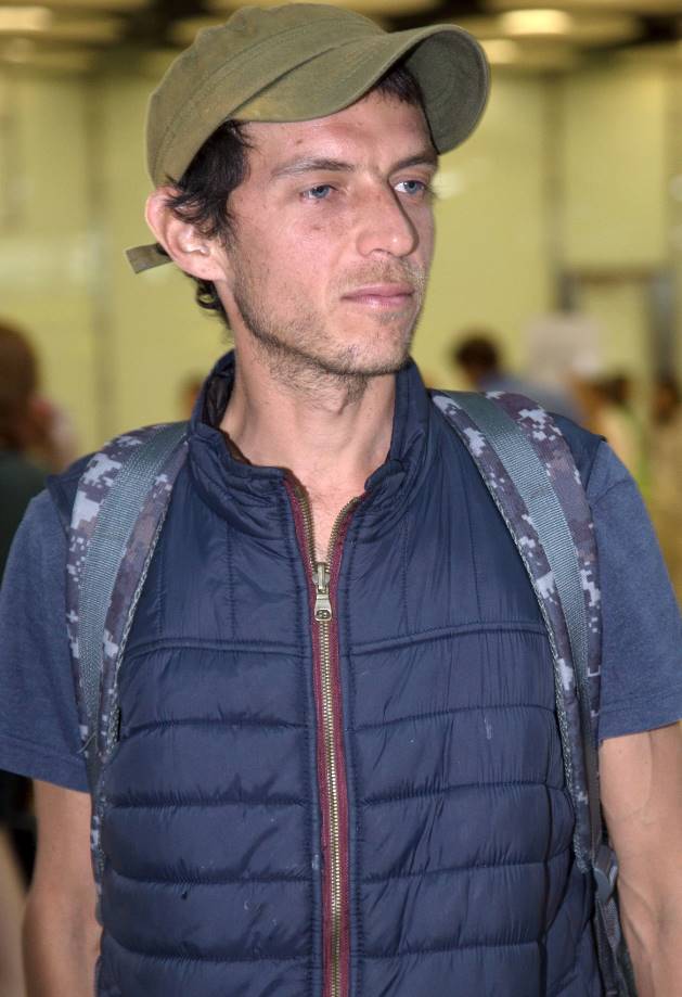 Hijo de Camilo Sesto llega a España sin dinero ni apoyo de los administradores de la fortuna de su padre 
