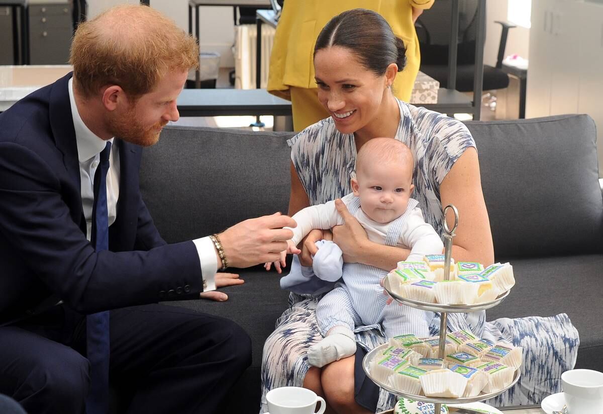 ¡Sí, Archie se parece a su papá! Meghan Markle y el príncipe Harry por fin presentan a su bebé