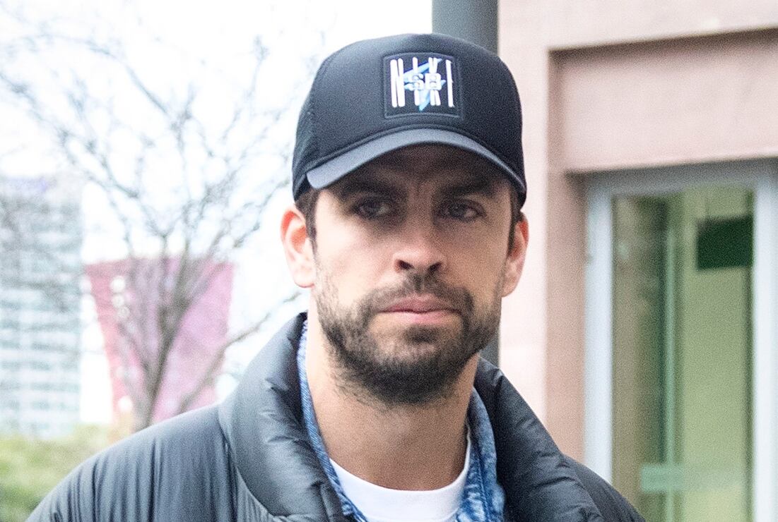 Gerard Piqué, acusado de engañar más de 50 veces a Shakira, en problemas por mojar a un bebé y rumores de un supuesto truene con Clara Chía