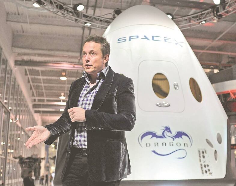 Con foto familiar, Elon Musk anuncia que creará Starbase, en Texas