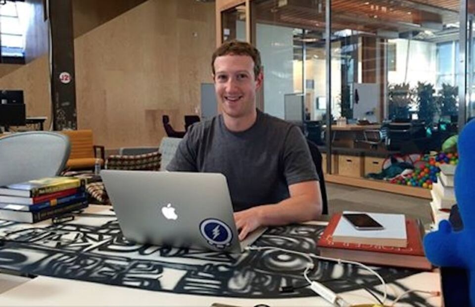 Te damos un recorrido por la oficina de Mark Zuckerberg 