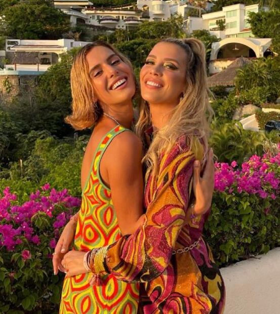 Camila Valero y Michelle Salas.  Instagram: @_camilavalero