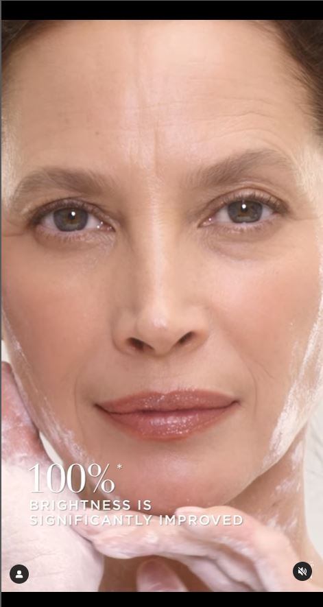 La supermodelo Christy Turlington, de 54 años, presume su belleza madura sin filtros ni procedimientos estéticos