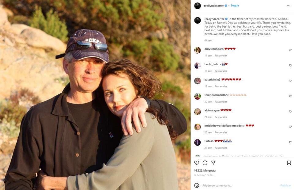 Lynda Carter, 'la Mujer Maravilla', de 70 años, increíblemente sexy en un mini vestido dorado