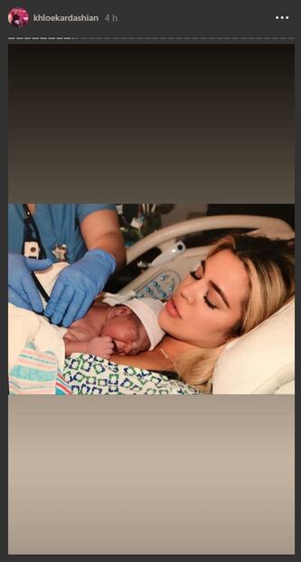 Khloé Kardashian comparte foto del día de su parto en el primer cumpleaños de True 