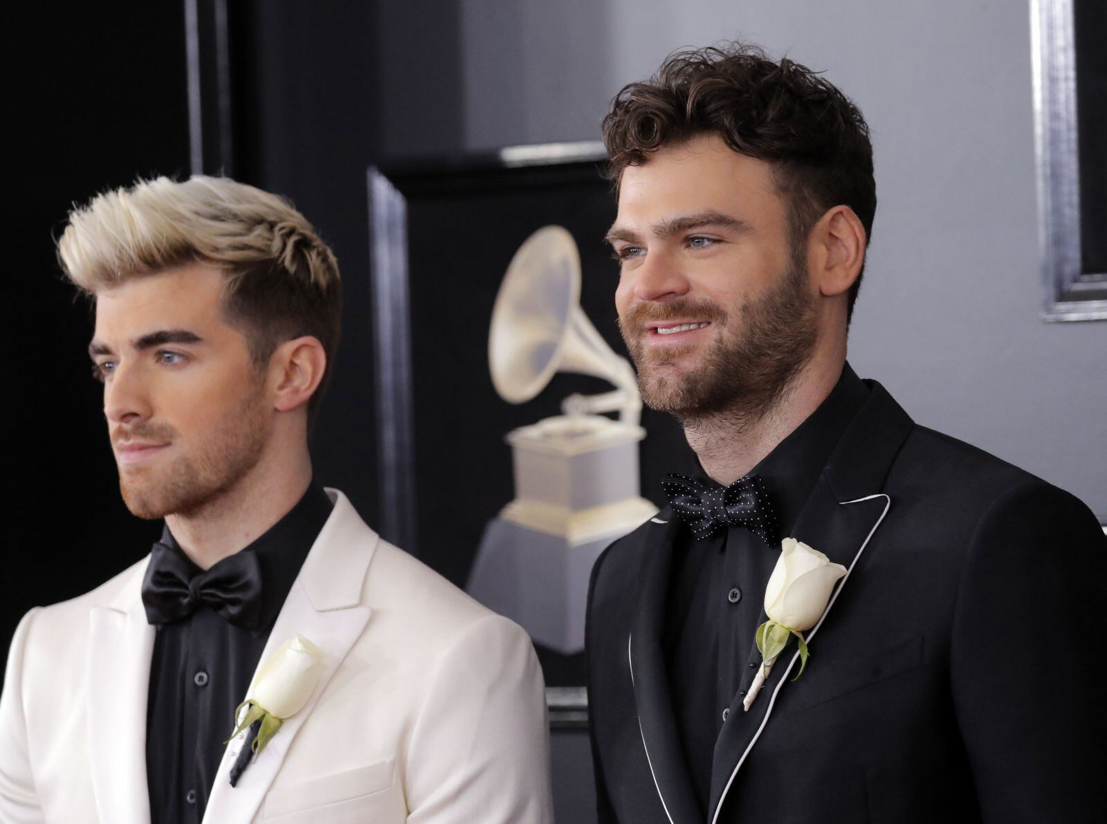 Ellos portaron una rosa blanca por #MeToo en los Grammy