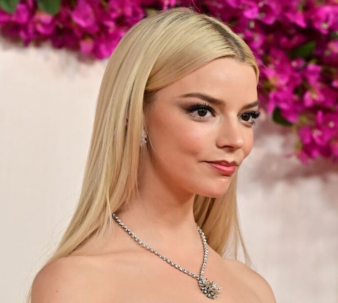 Anya Taylor-Joy en la alfombra roja de los premios Oscar 2024 / AP