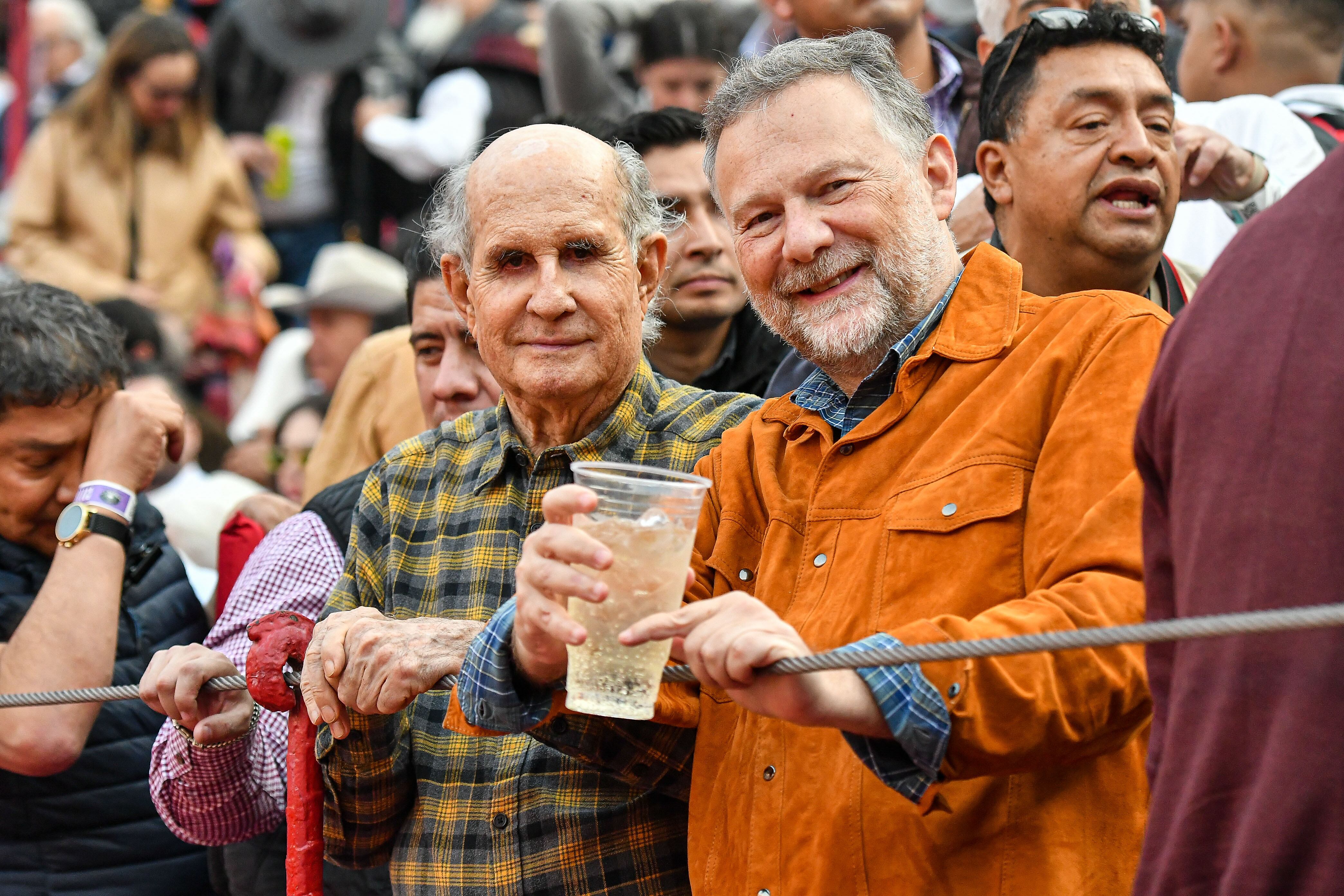 Juan Antonio Pérez Simón y Leo Zuckermann. (Foto: Arturo Quintero)