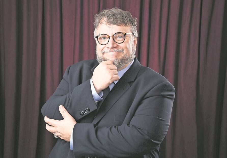 Guillermo del Toro ofrece trabajo con visa incluida
