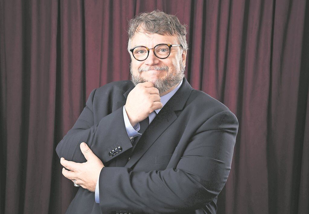 Guillermo del Toro ofrece trabajo con visa incluida
