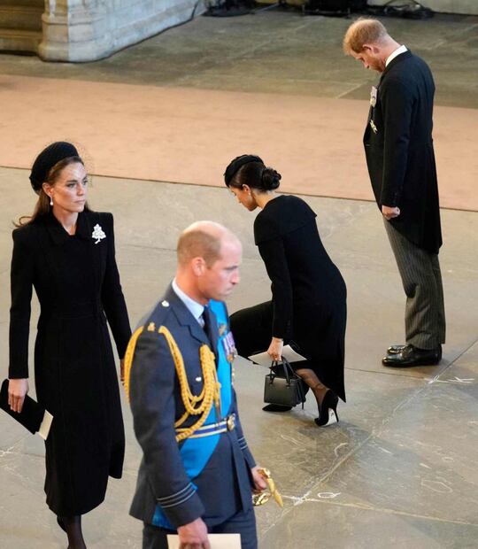 Revelan el significado del símbolo oculto en los zapatos de Meghan Markle