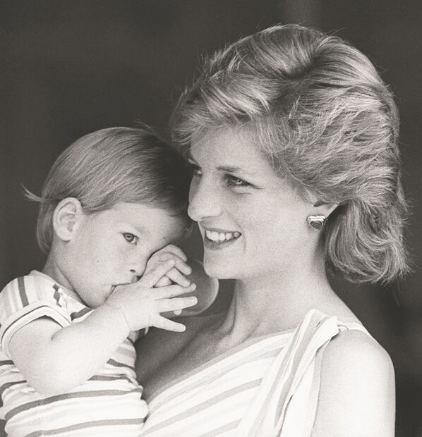 El príncipe William afirma que Lady Di sería una abuela de “pesadilla”