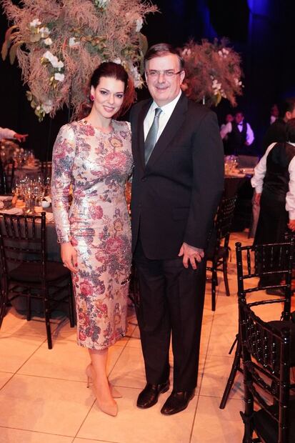 Como pocas veces, Marcelo Ebrard aparece con su esposa Rosalinda Bueso