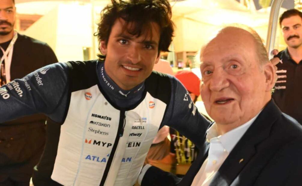 El rey Juan Carlos I y el piloto Carlos Sainz Jr. / Foto: EFE