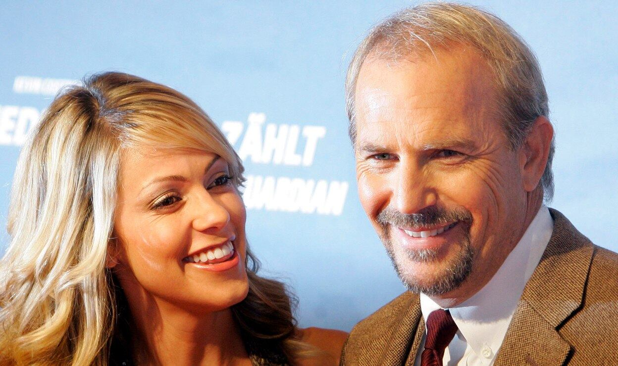 La esposa de Kevin Costner no quiere salirse de la casa por dinero