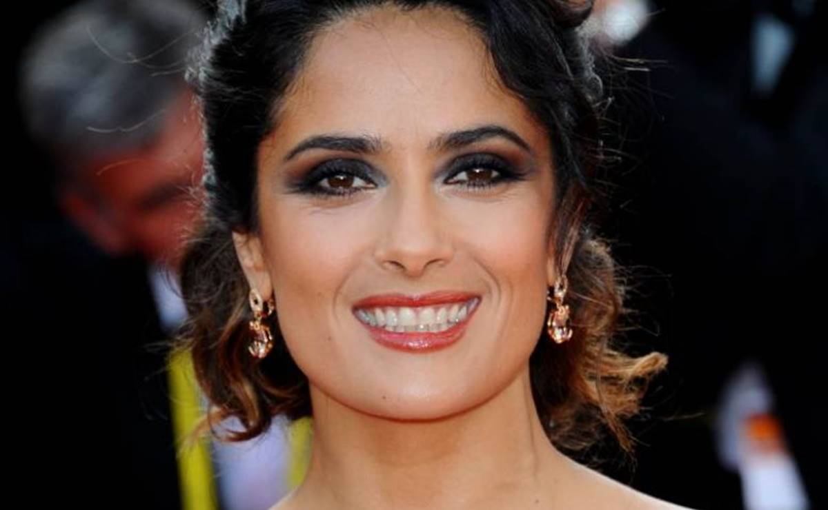 El nuevo proyecto de Salma Hayek trata sobre unas 'boobs' que hablan 