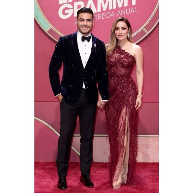 Carlos Rivera y Cynthia Rodríguez en los Latin Grammy 2024 / Foto: Instagram