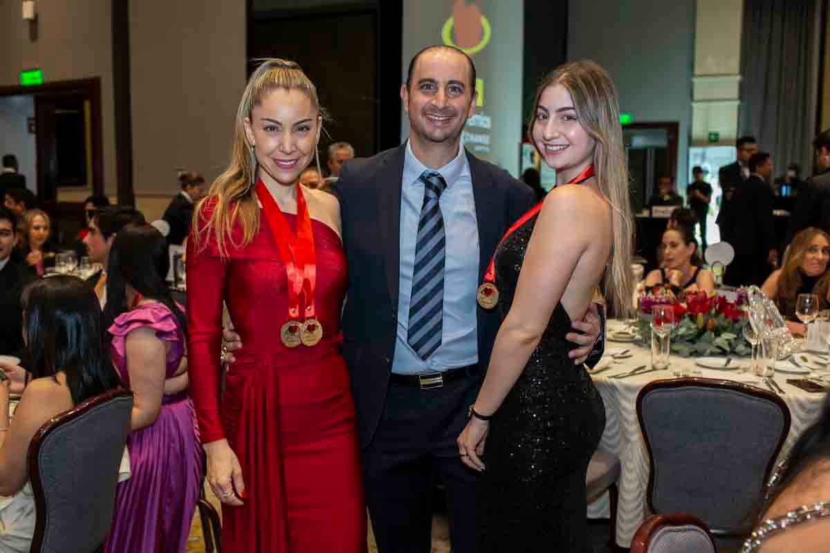 Rebeca, Isaac y Mery Sutton. (Foto: Esteban Torreblanca)
