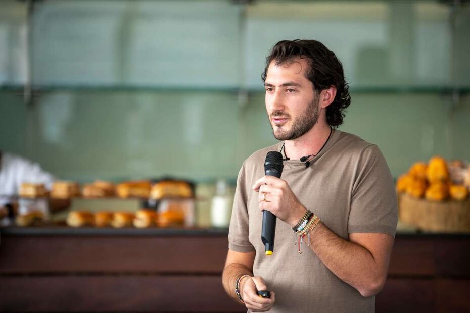 Carlos Gotlib, hijo de Adela Micha, presenta WeHelp