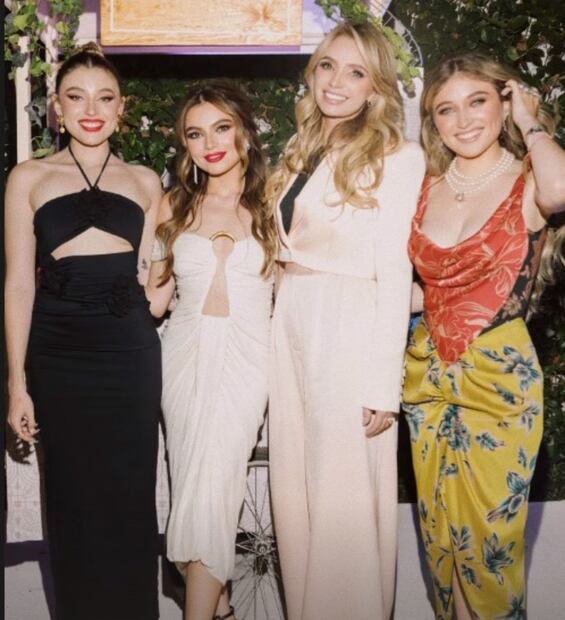 Angélica Rivera con sus hijas, Fernanda, Regina y Sofía / Foto: Instagram