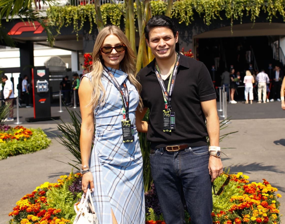 Irina Baeva y Giovanni Medina en el Gran Premio de México 2025 / Foto: Esteban Torreblanca - Revista Clase