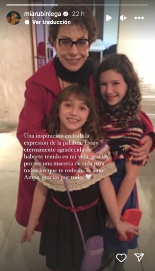 Mía y Nina Rubín Legarreta con Amparo Rubín / Instagram