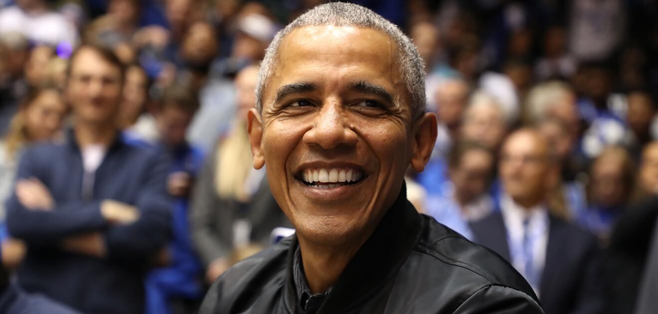 Barack Obama rompe internet con una chaqueta en oferta ¡que se agotó en minutos!