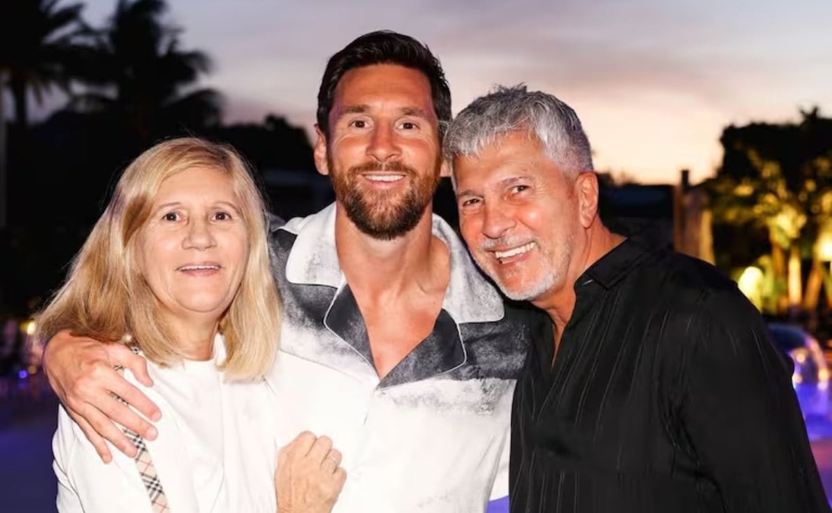 Lionel Messi junto a sus papás, Jorge Horacio Messi y Celia María Cuccittini / Foto: Instagram