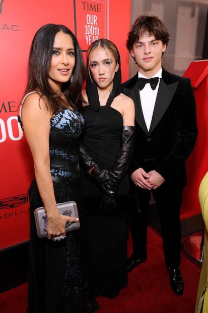 Salma Hayek con Valentina Paloma y August, hijo de Linda Evangelista, en una cena de gala
