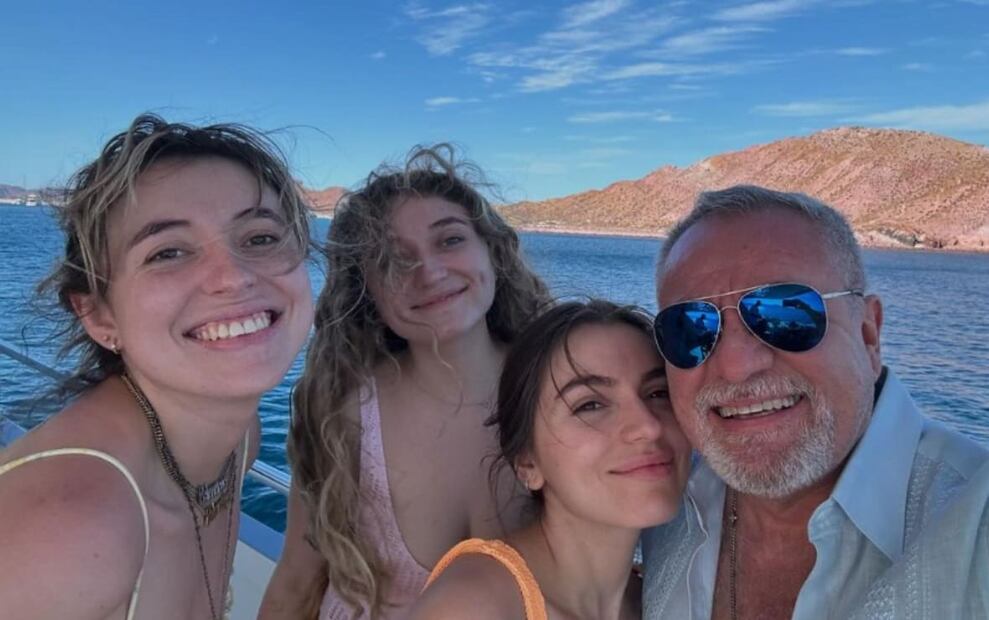 José Alberto Castro con sus hijas Regina, Fernanda y Sofía / Instagram