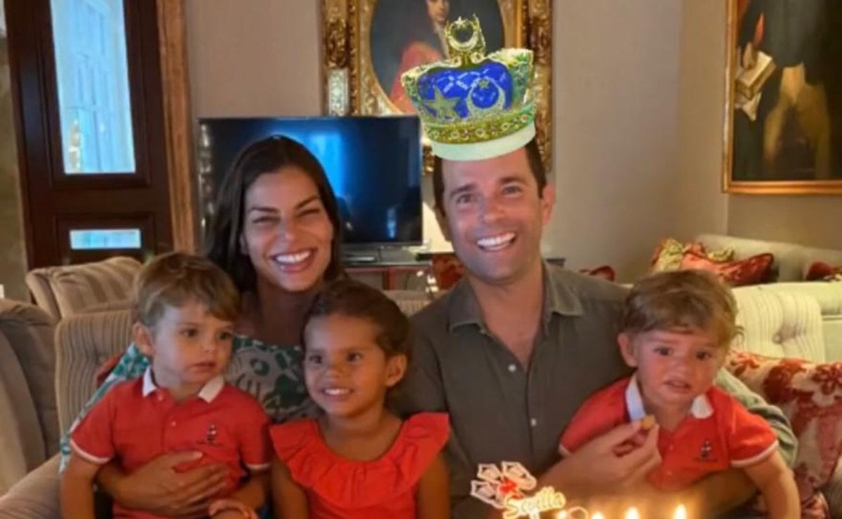 Alejandro Hank Amaya cumple 43 años y lo celebra en España 
