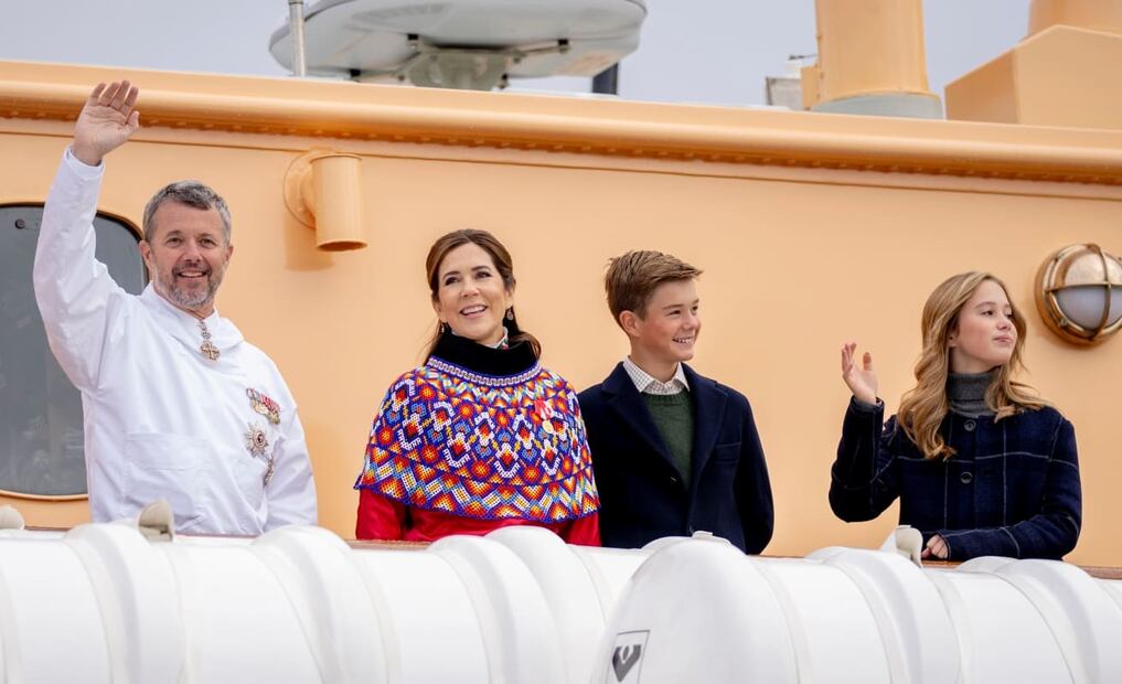 El rey Federico X, su esposa Mary de Dinamarca y sus hijos, los príncipes Vicente y Josephine en Groenlandia / Foto: AP