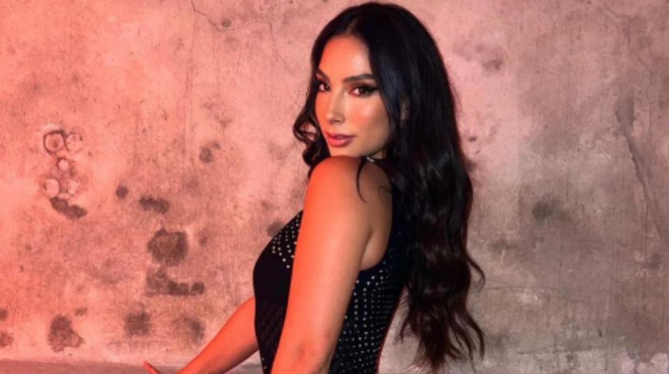 María Chacón deslumbra con traje de baño metalizado, la última tendencia