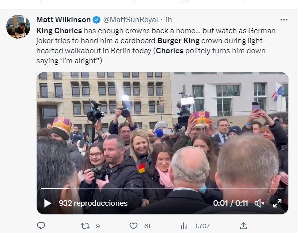 Intentan investir al rey Carlos III con una corona de Burger King, en Alemania