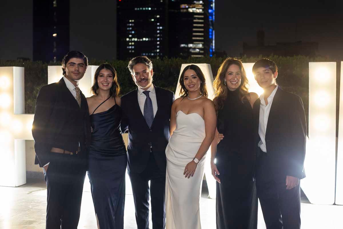 Gabriel Garcés, Renata Reyes, Rodolfo Reyes, Regina Reyes, Ivonne Togno y Rodolfo Reyes. (Foto: Esteban Torreblanca)