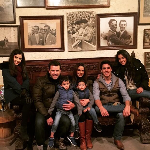 FOTOS: la conmovedora postal navideña de la familia de Eduardo Capetillo y Biby Gaytán 