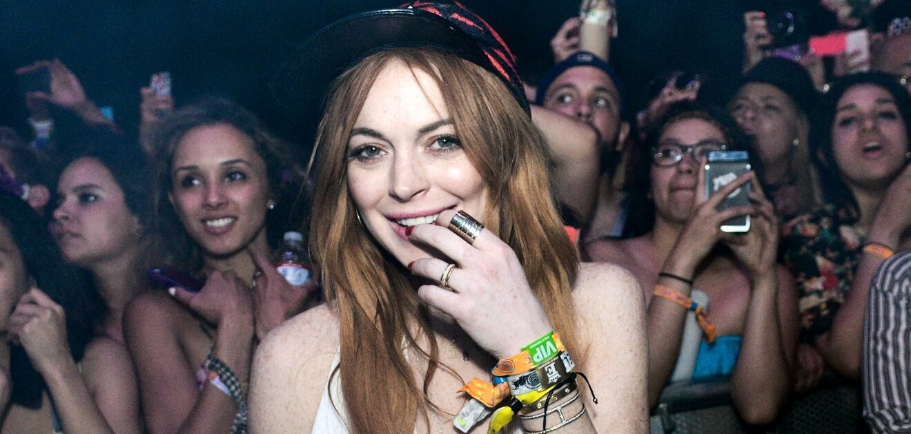 <p>Lindsay Lohan quiere revivir sus noches de fiesta a lado de Britney Spears, Paris Hilton y Beyoncé. <strong>(Fotos: AP, Twitter)</strong></p>
