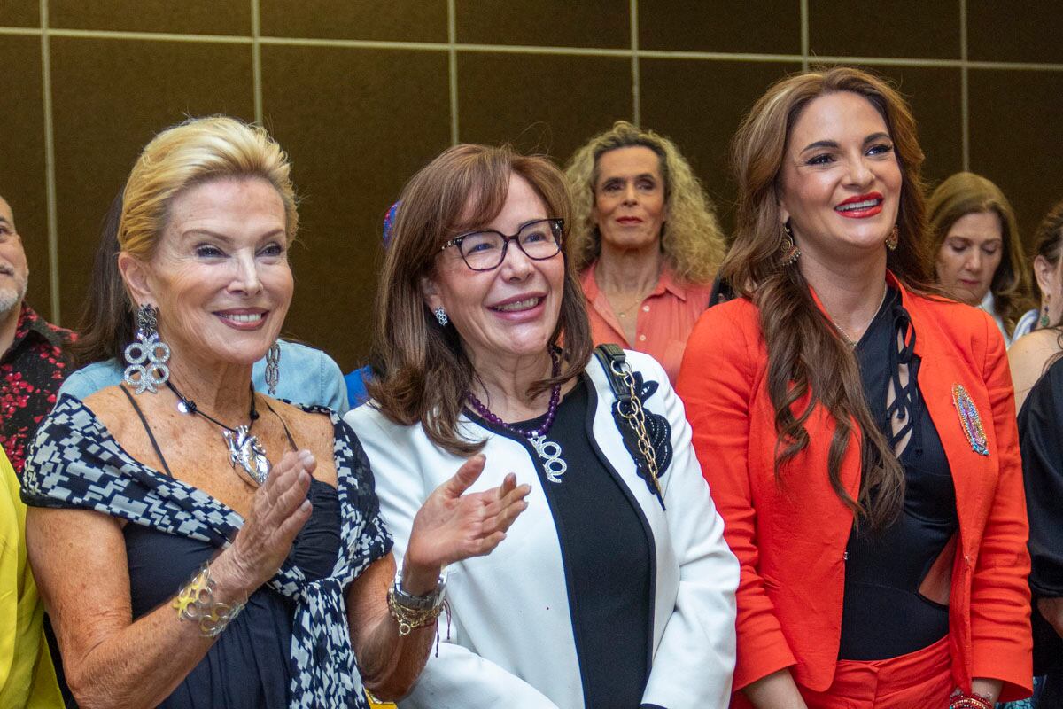 Raquel Bessudo, Yeidckol Polevnsky Mariana Seoane. (Foto: Angélica Chema)