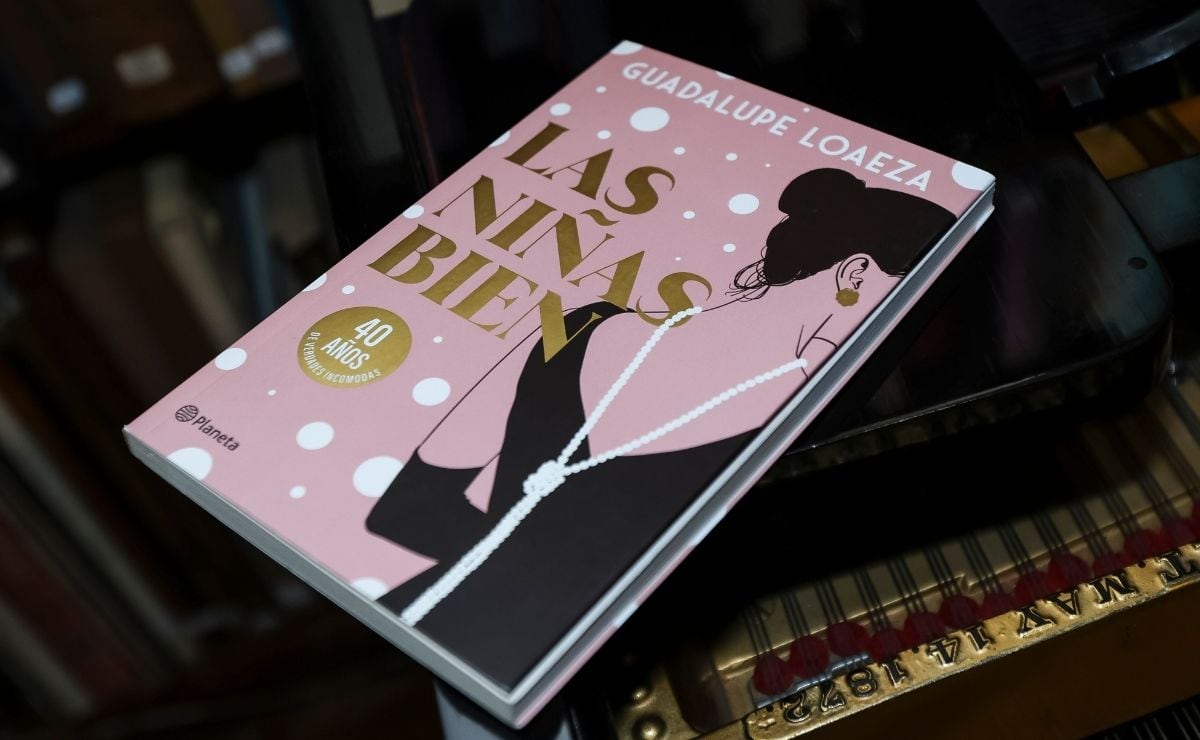 El libro "Las niñas bien" de Guadalupe Loaeza. (Foto: Esteban Torreblanca)