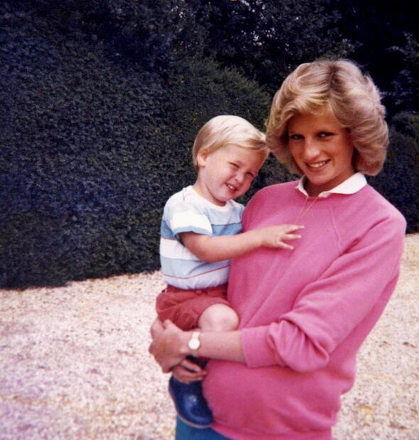 Abren carta que revela el dolor de la reina Isabel en la muerte de la princesa Diana