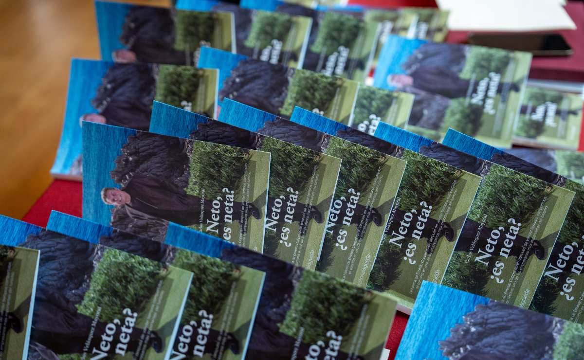 El libro biográfico de Ernesto Coppel / Foto: Héptor Arjona