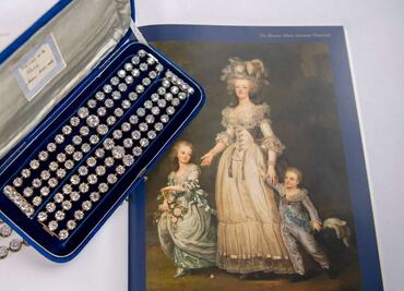 112 diamantes de la reina María Antonieta se venden por millones de dólares