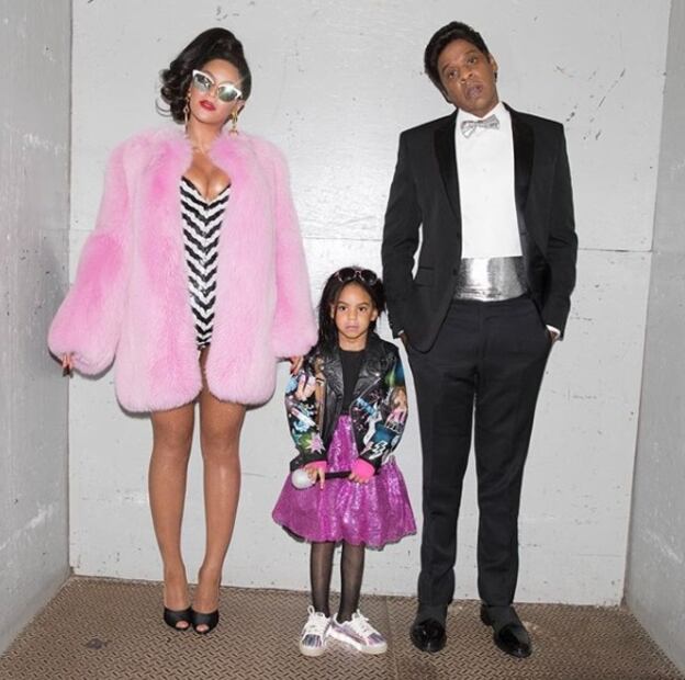 La hija de Beyoncé reaparece con cambio de look y es idéntica a su mamá ¡se ve hermosa! 
