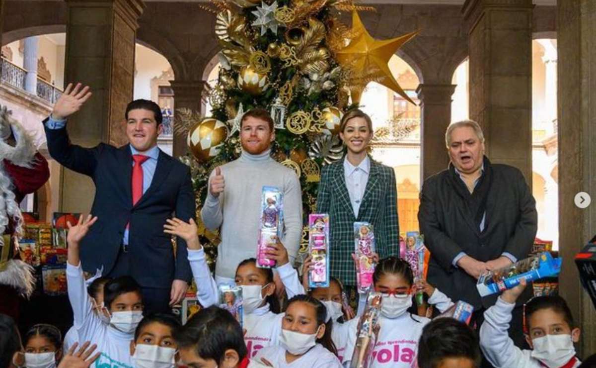 “Canelo” dona 5,500 juguetes para los niños de Nuevo León