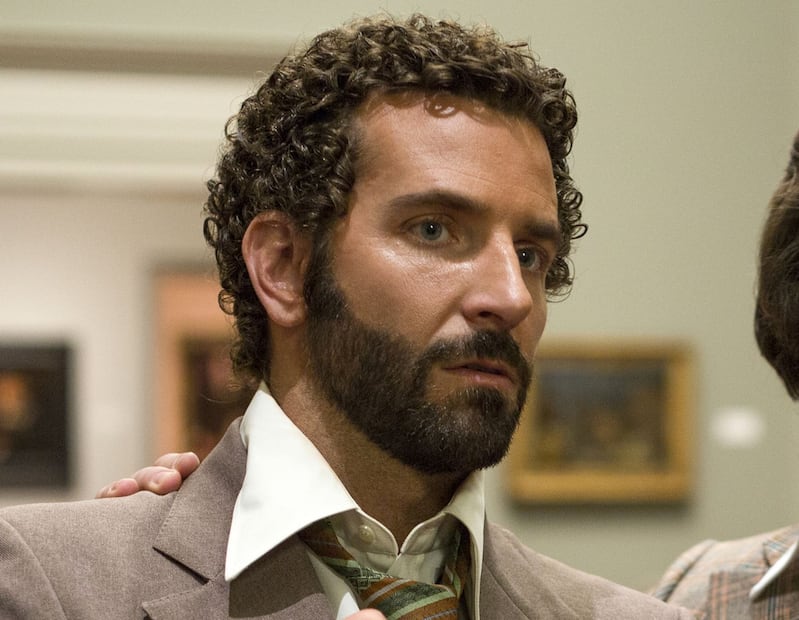 El nuevo bigote de Bradley Cooper y otros looks a lo largo de su carrera 