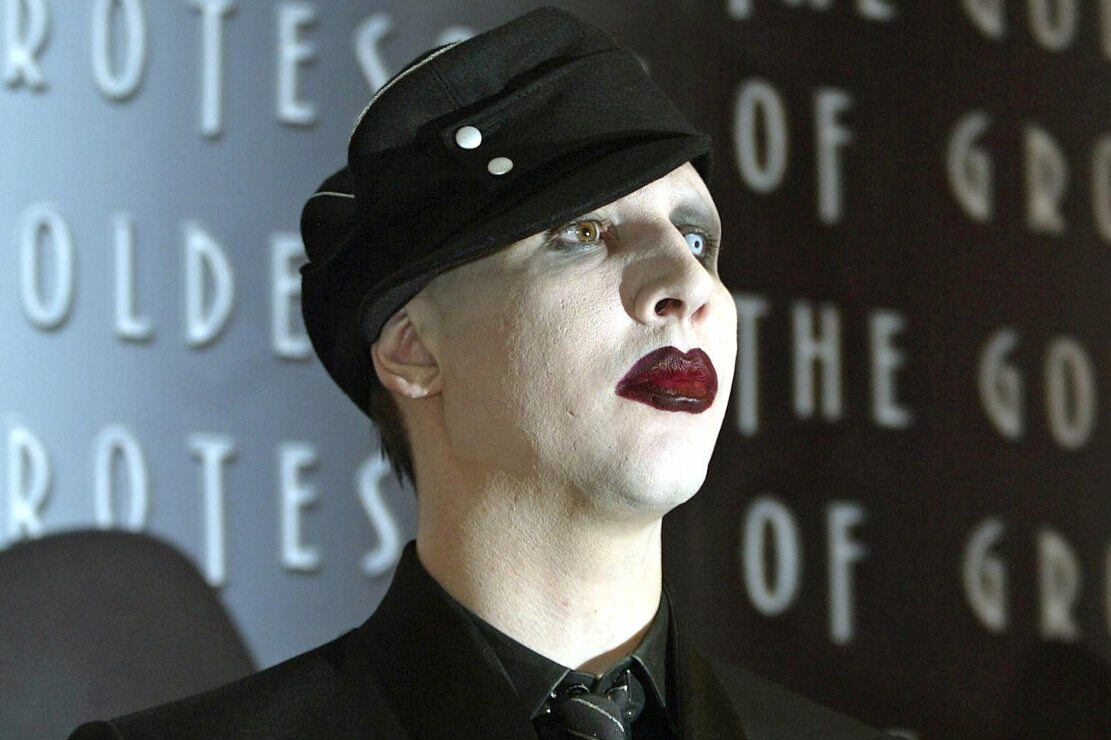 Marilyn Manson es captado de blanco en servicio religioso liderado por Kanye West