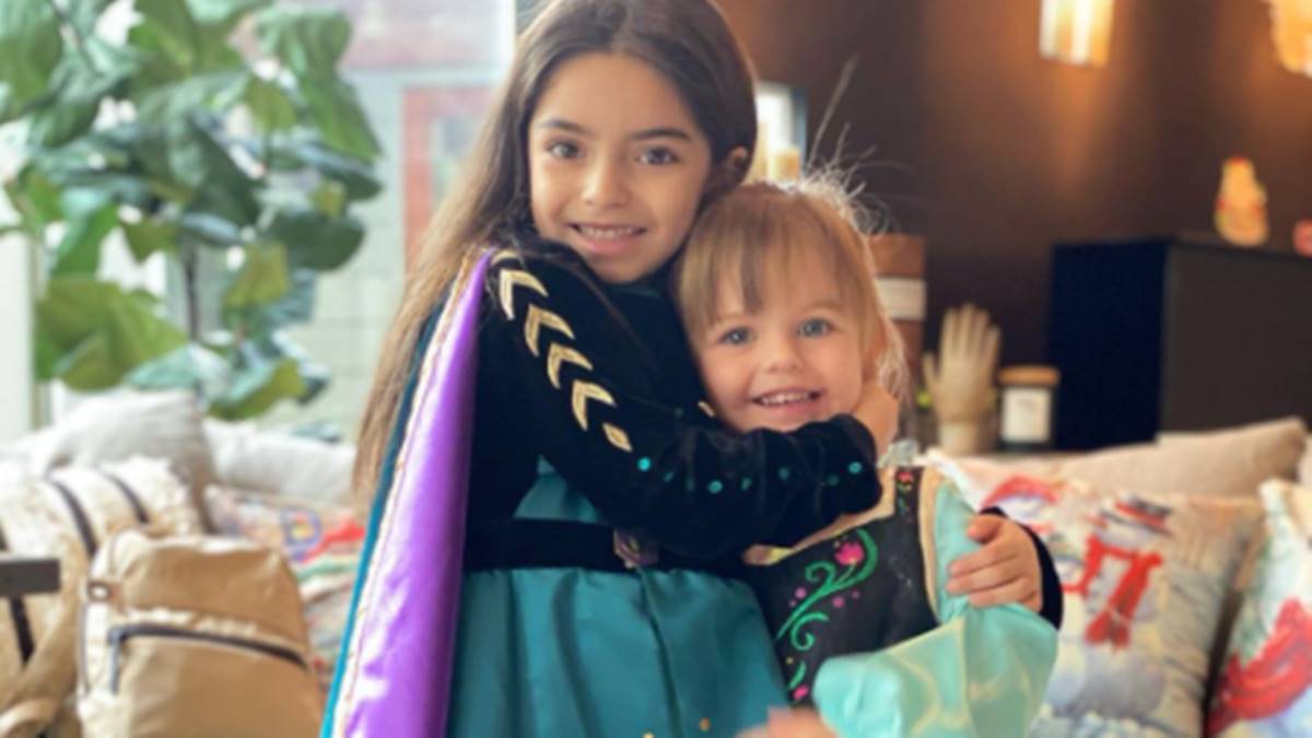 Aitana Derbez y Kailani Ochmann se visten de ‘Frozen’ para dar la bienvenida a la Navidad