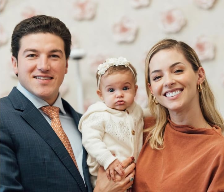 Mariana Rodríguez y Samuel García con baby Mariel / Instagram: @marianardzcantu