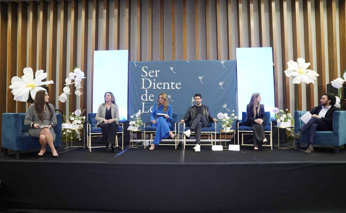 Paola Albarrán presentó su libro 'Ser Diente de León' / Foto: Leonardo Gómez