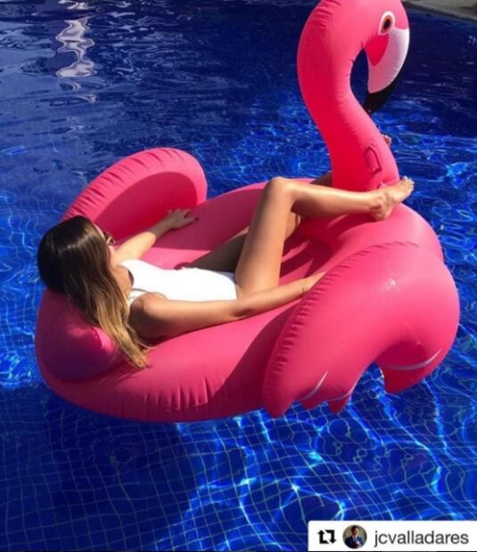 Ximena Navarrete disfrutó de su primera despedida de soltera 